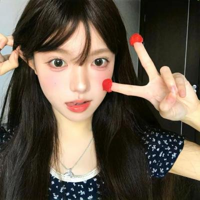 泳池里的女人